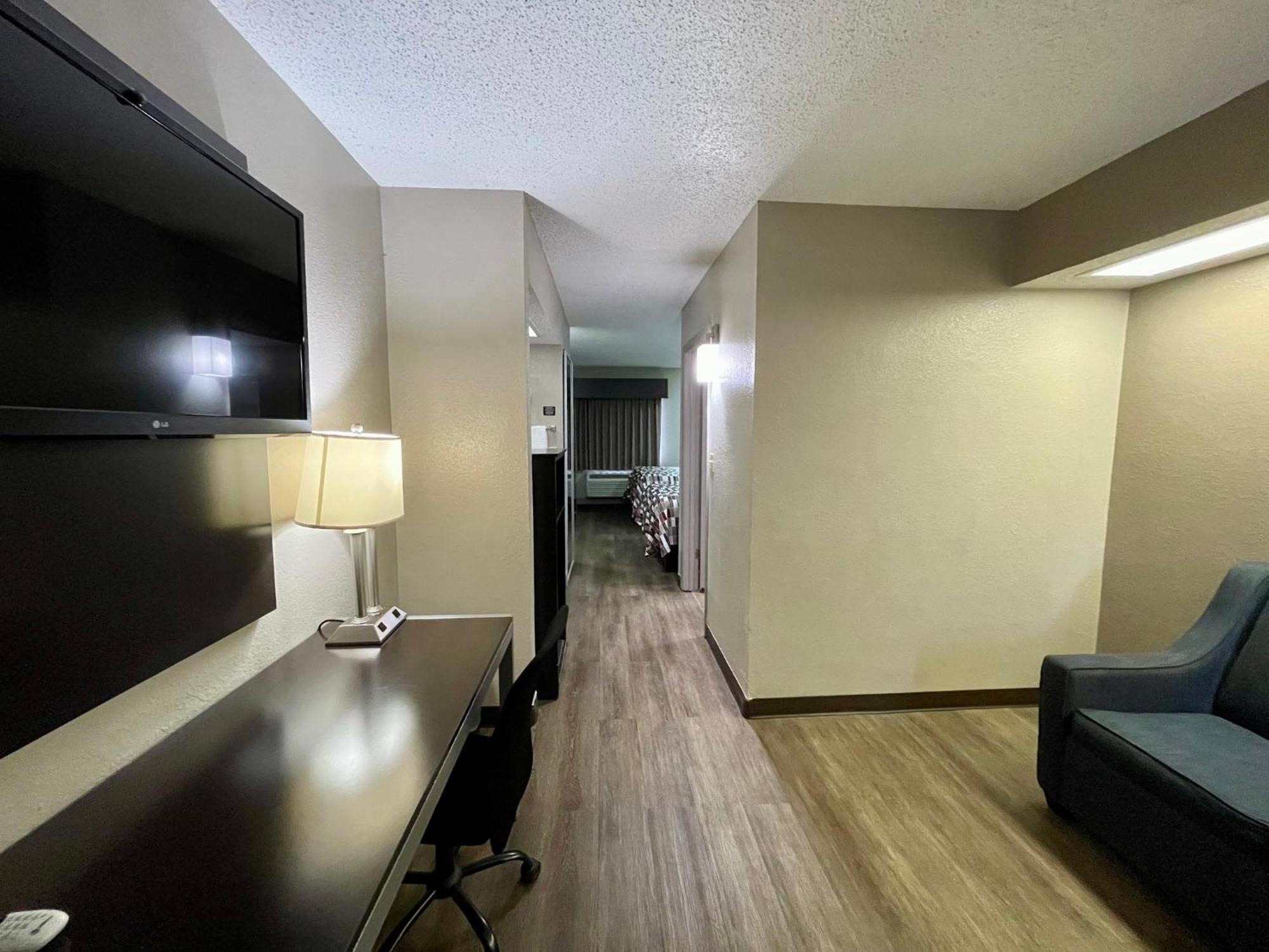 Red Roof Inn & Suites Jackson - 리치랜드 외부 사진