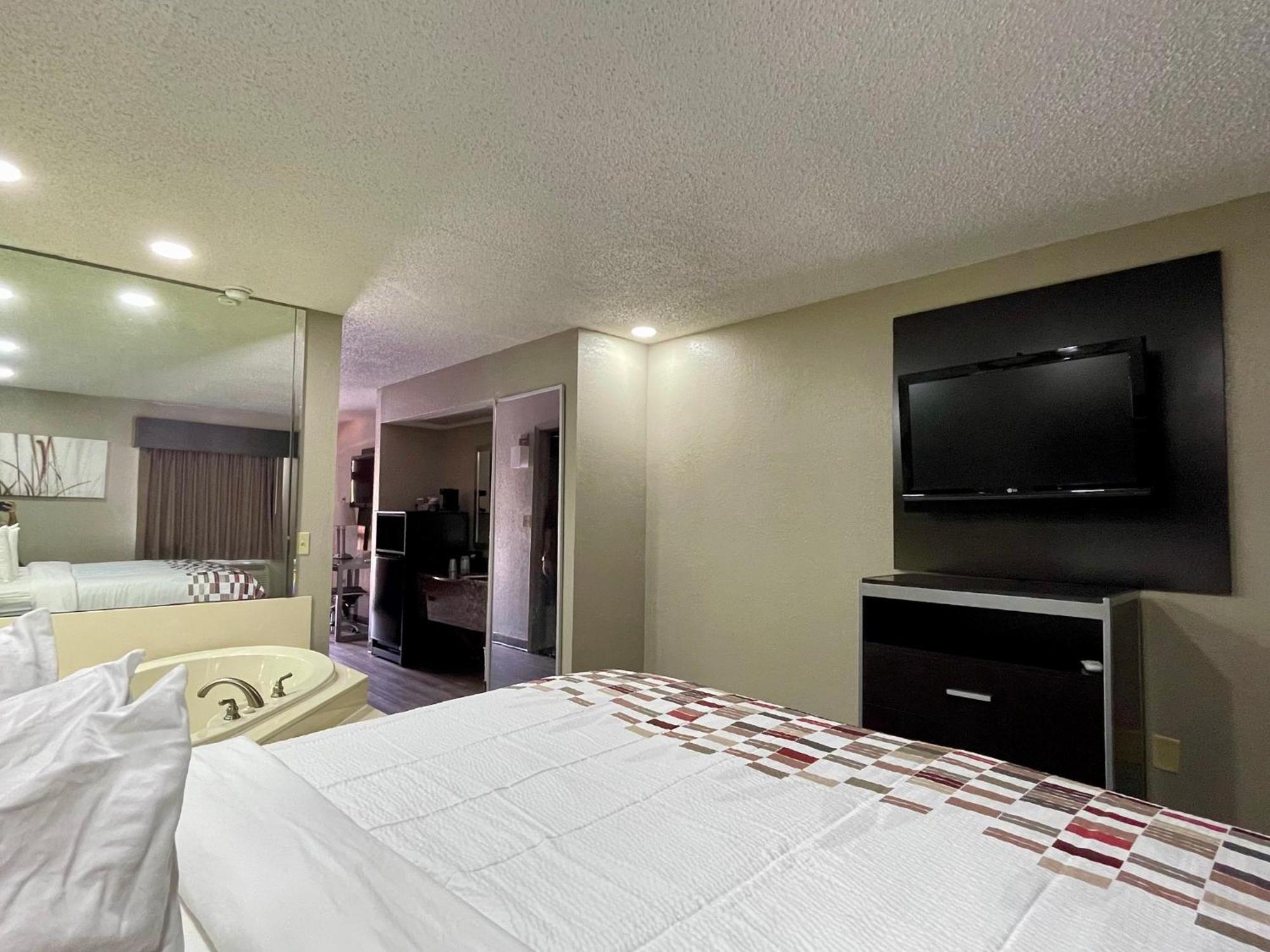Red Roof Inn & Suites Jackson - 리치랜드 외부 사진