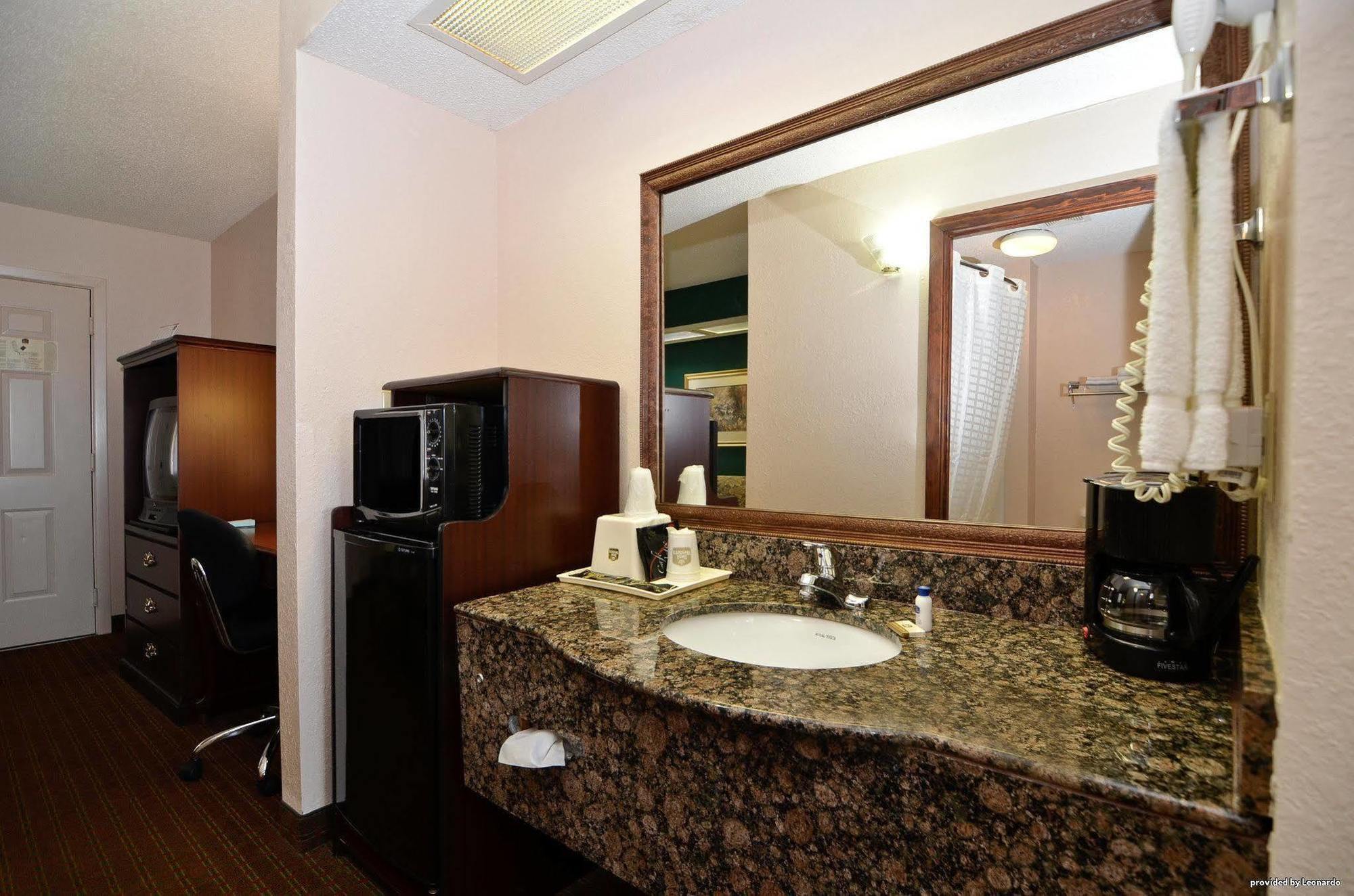 Red Roof Inn & Suites Jackson - 리치랜드 외부 사진